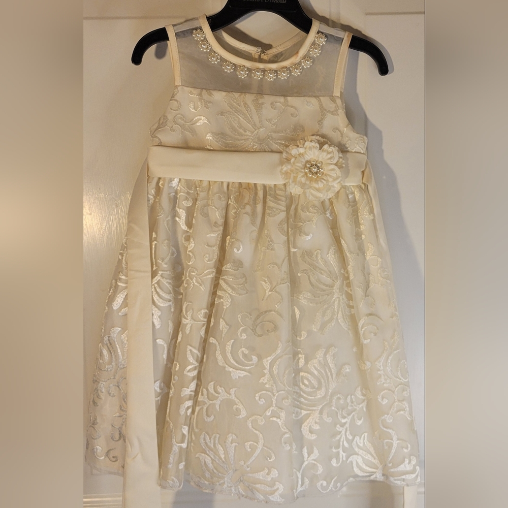 2T Ivory appliqued lace with beaded neckline